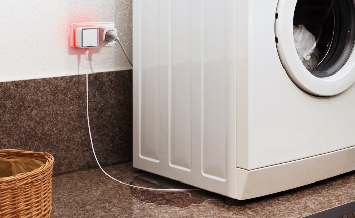 Smart leak detection devices